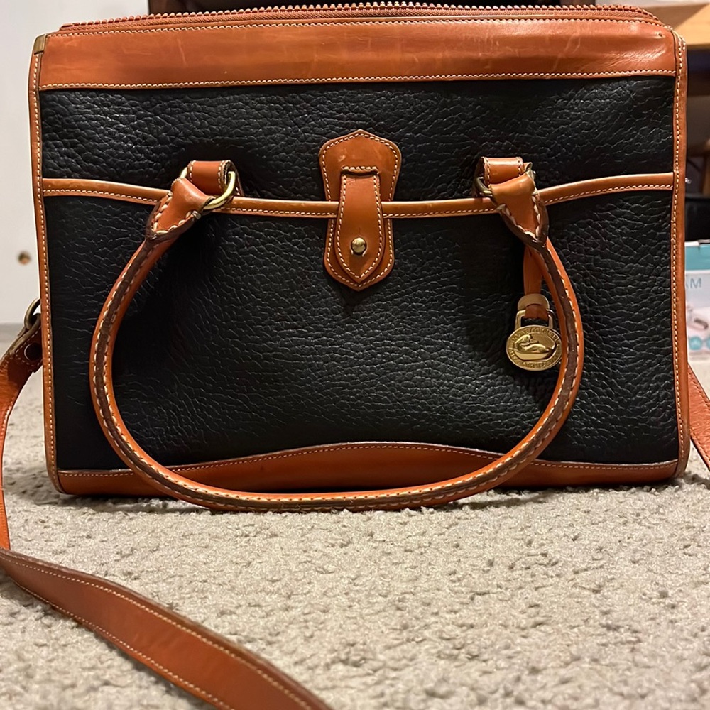 Vintage Dooney and Bourke shoulder & crossbody  all leather bag